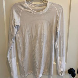 Lululemon Swiftly Tech white Long Sleeve Shirt 2.0 
Race Length